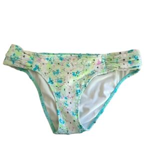 Victoria’s Secret White Floral Lace Crochet Bikini Bottom Size Small